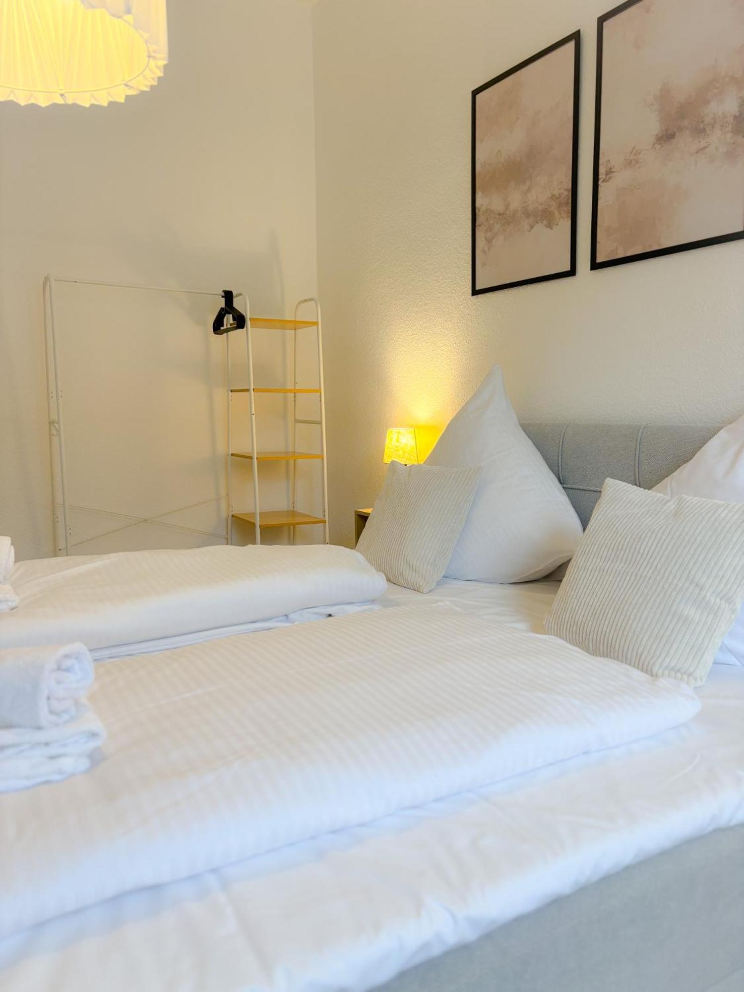 Helles City Apartment Fuer Familien & Gruppen Neu-Ulm Exterior photo